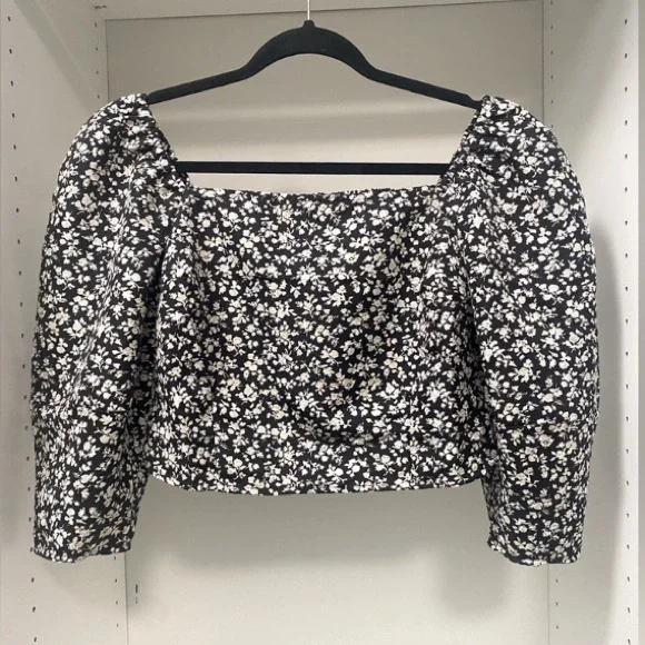 Levi’s Long Sleeve Flower Print Crop - NWT - Picture 3 of 8